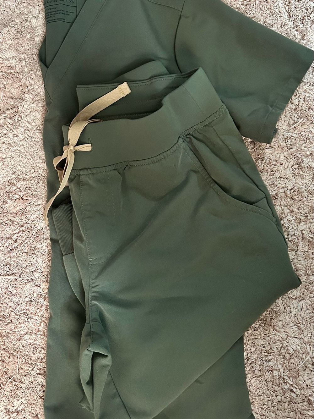 💚FIGS olive green jogger scrub set💚